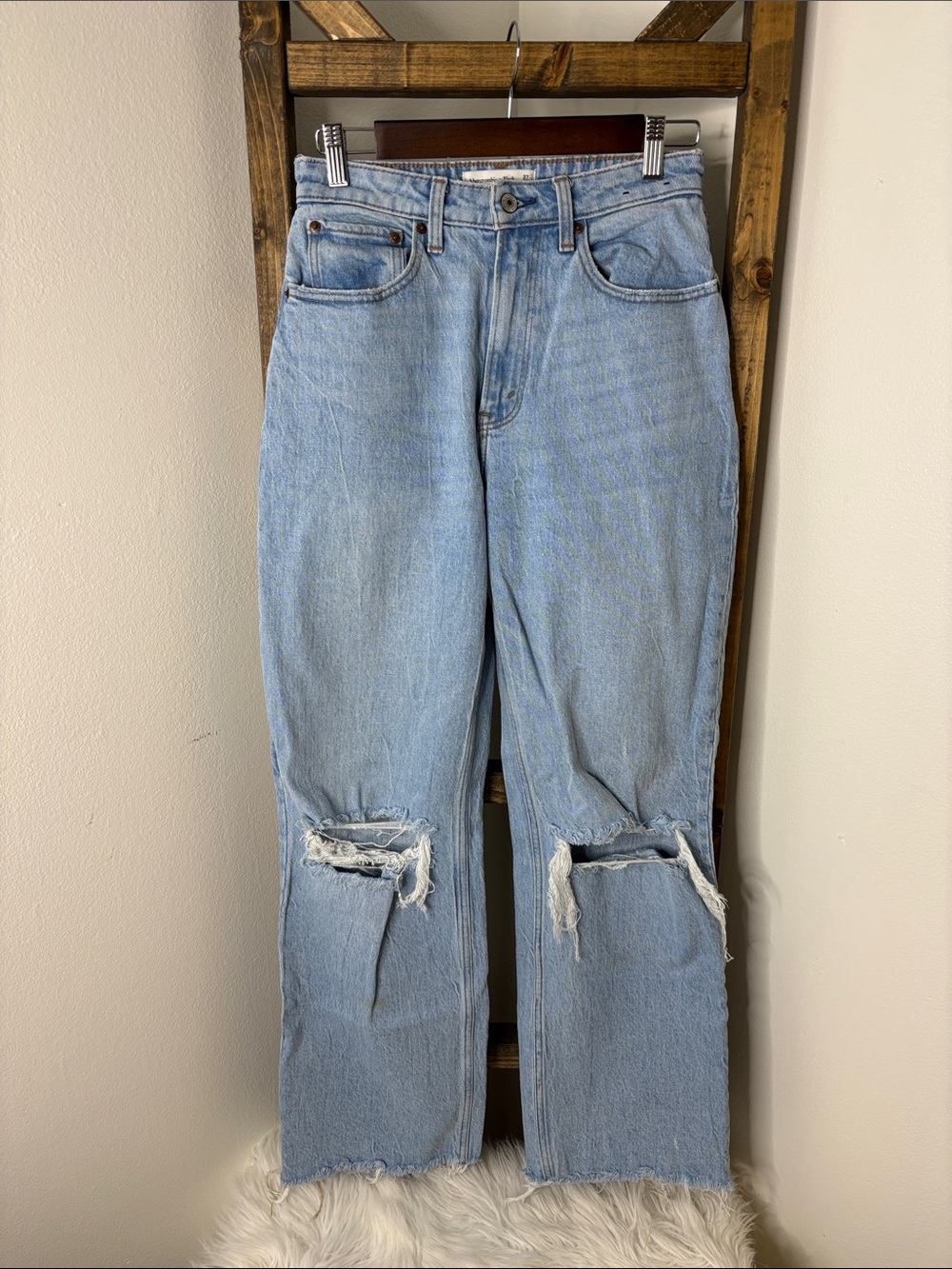 Abercrombie & Fitch Light Blue Straight-Leg Distressed Jeans Size 4 LONG